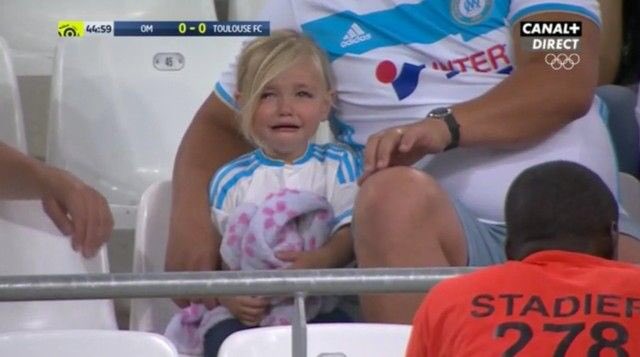 SuperCazarre's tweet image. Quand tu vas rentrer en CM1 sans jamais avoir vu l'OM battre le PSG 😂😭
#PSGOM