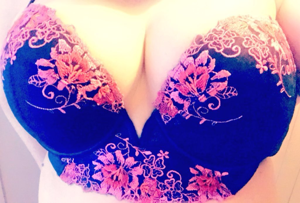 TheKnickerFairy's tweet photo. Girlies no crying tomorrow when these sets go back up by ยฃ10 ๐ช orders going to tonight and most of the new lines on sale go up to 44H
Plus Iโm giving an extra 10% off sale price #twitterdiscount
#askmeifihaveyoursize https://t.co/uZcsDDBuF7