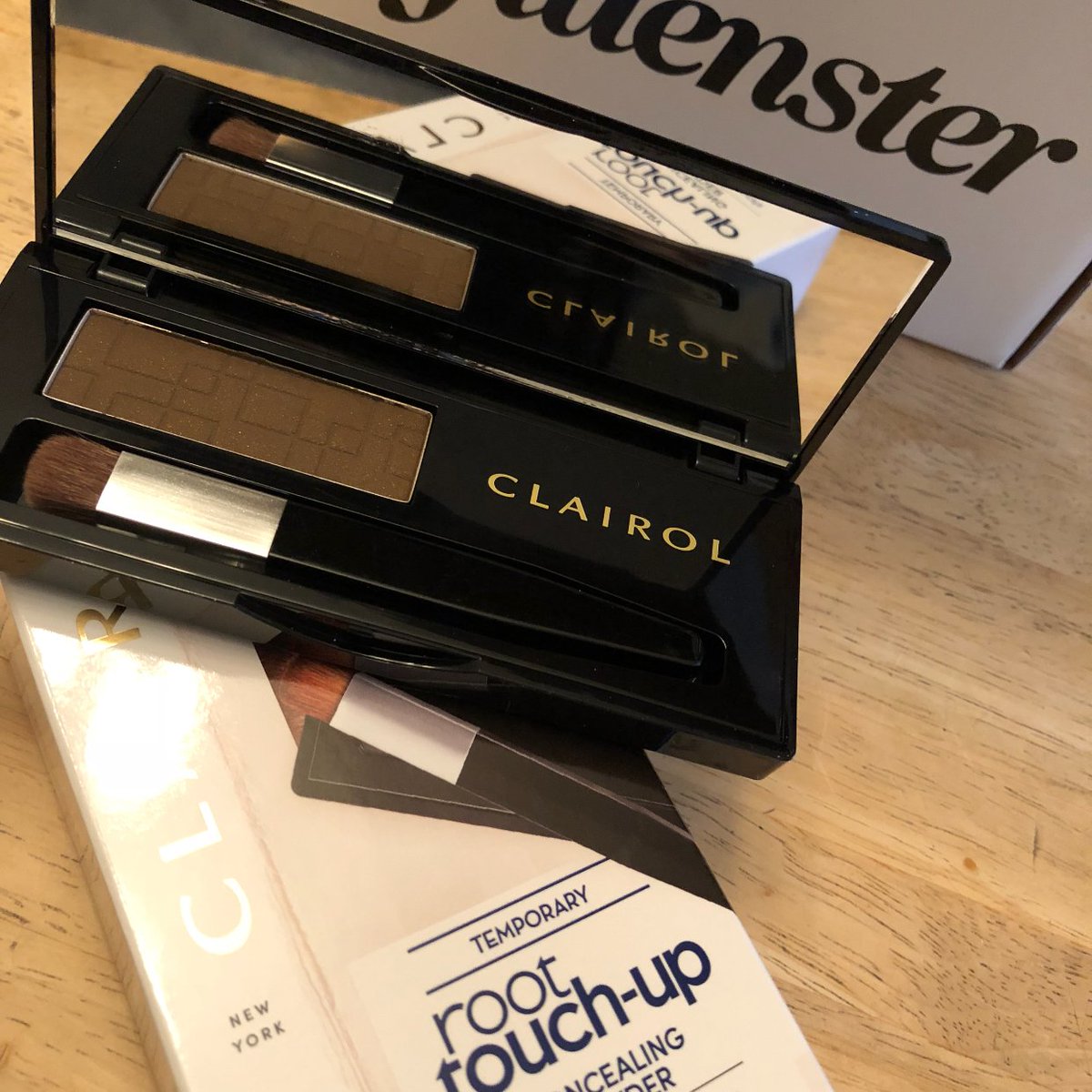 mstmaynard's tweet photo. Super easy to use this root touch up. Does not wear off throughout the day. https://t.co/nS5ktdajwg