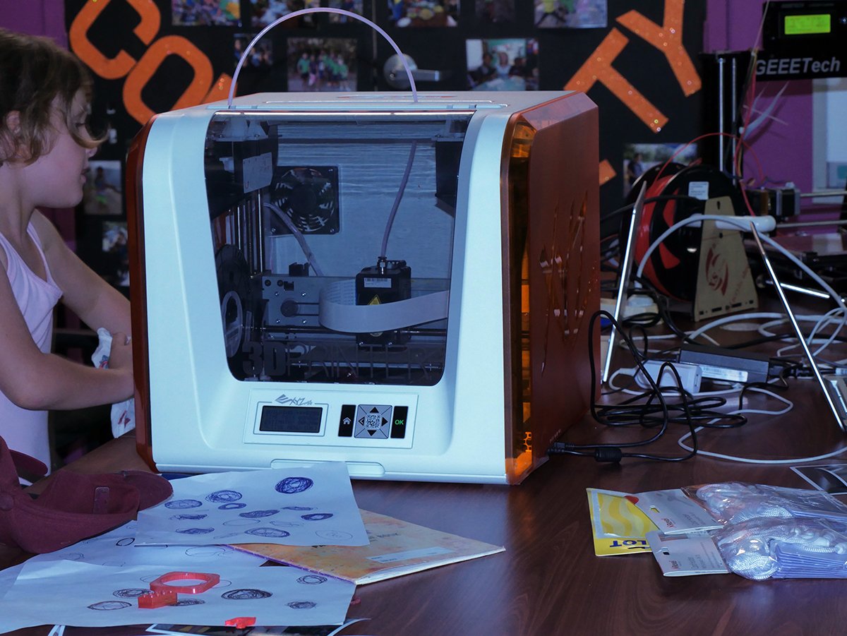 dhiveau's tweet photo. DHIVE Innovation HUB #BUZZHUB is back on again today at 4pm #Cairns #MurrayStreet #3Dprinting #Coding #Robotics #Photography #VR #IndigenousX #IndigenousDX #DigitalAbility https://t.co/4QRDNc6zH6