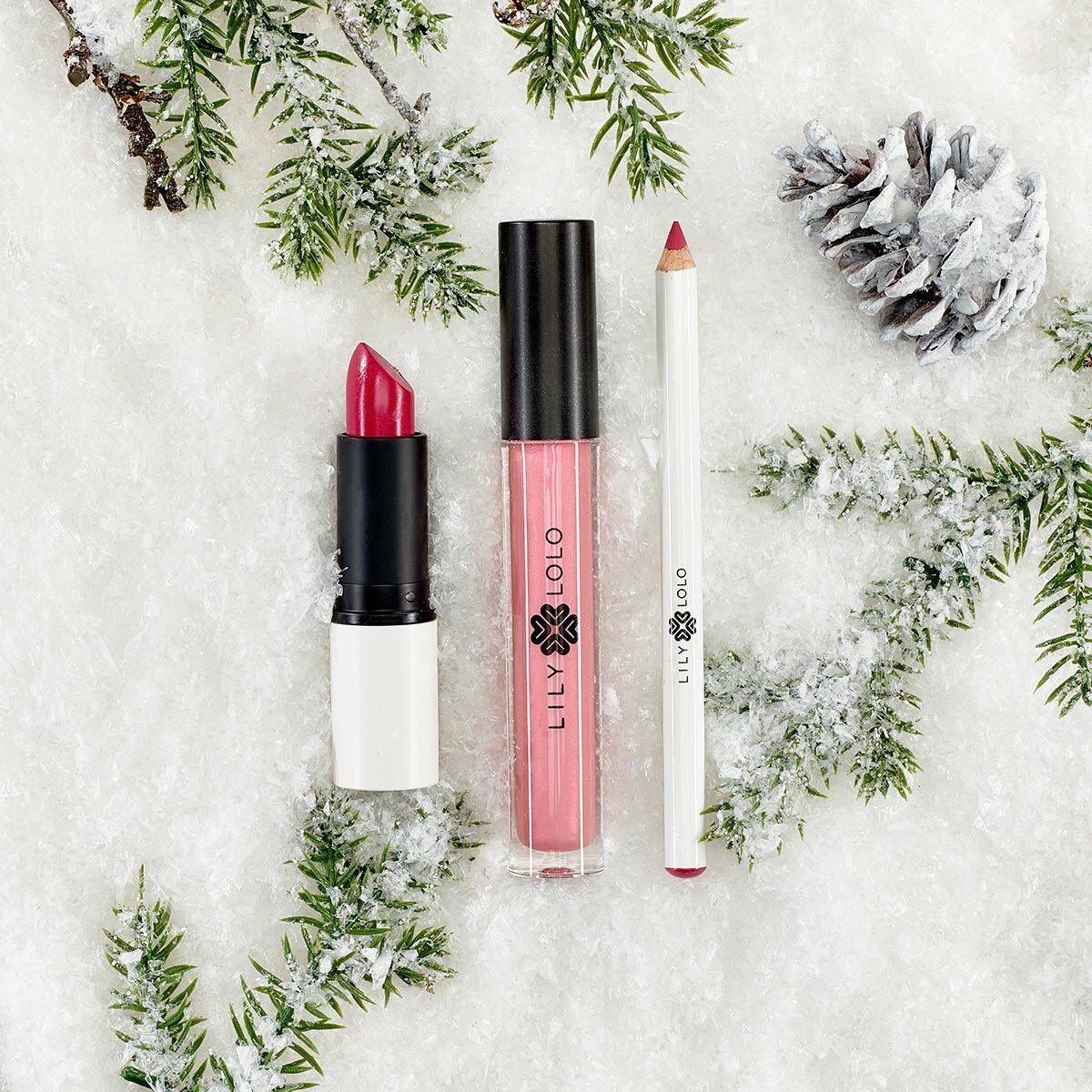GallaghersGreen's tweet photo. A snowy @LilyLolo lip trio. For the week that’s in it #mineralmakeup #greenbeauty https://t.co/JrW8fakdnd https://t.co/MInXLj9kBB