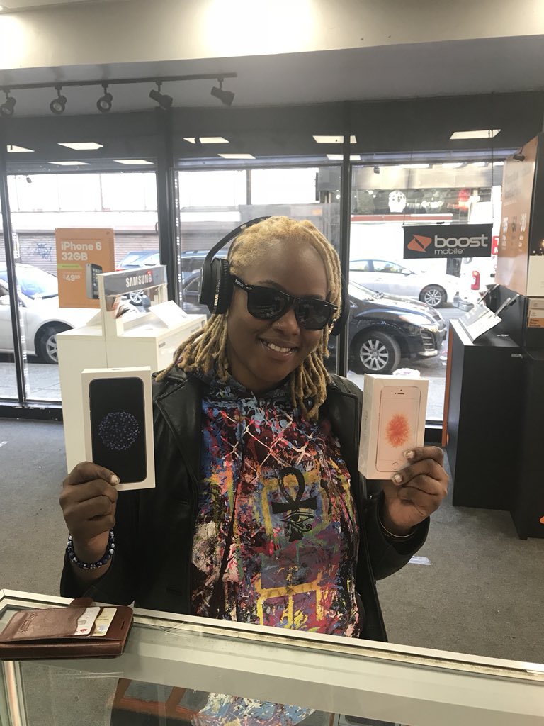 bCityWireless's tweet photo. Another happy customer hooked up with the Free add-a-line promo. #brickcitywireless #boostnation #boostmobile @JonHorovitz1 @vfiori56 @suzihyperlink @tomla401 @Hyperlink_Chris @tomla401 @alexhyperlink https://t.co/FR3kzEuFc2