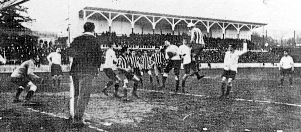 FOTOS HISTORICAS O CHULAS  DE FUTBOL - Página 10 DXJ4IoWX4AAy5tQ