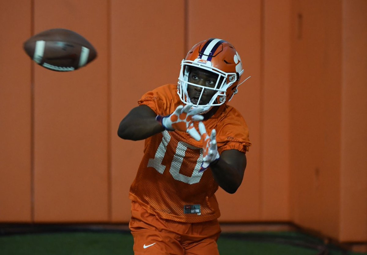 ClemsonTigerNet's tweet photo. Derion Kendrick won S.C. Gatorade Player of the Year and is now competing as a #Clemson early-enrollee. https://t.co/r5VNUwgFU9