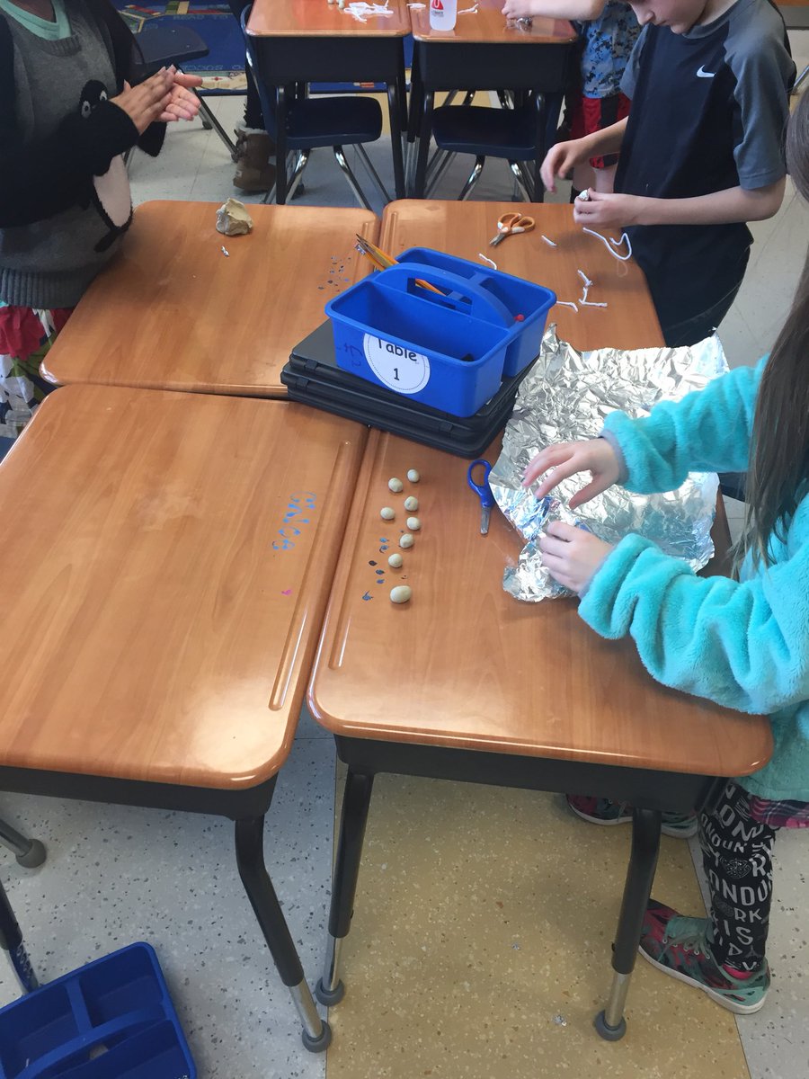 LindseyWKramer's tweet photo. Learning about efficiency and the assembly line by making “Hershey kisses” with our group #aacpsawesome #funin3rdgrade @RollingKnollsES @SocStudiesAACPS https://t.co/lvMxtGjGUm