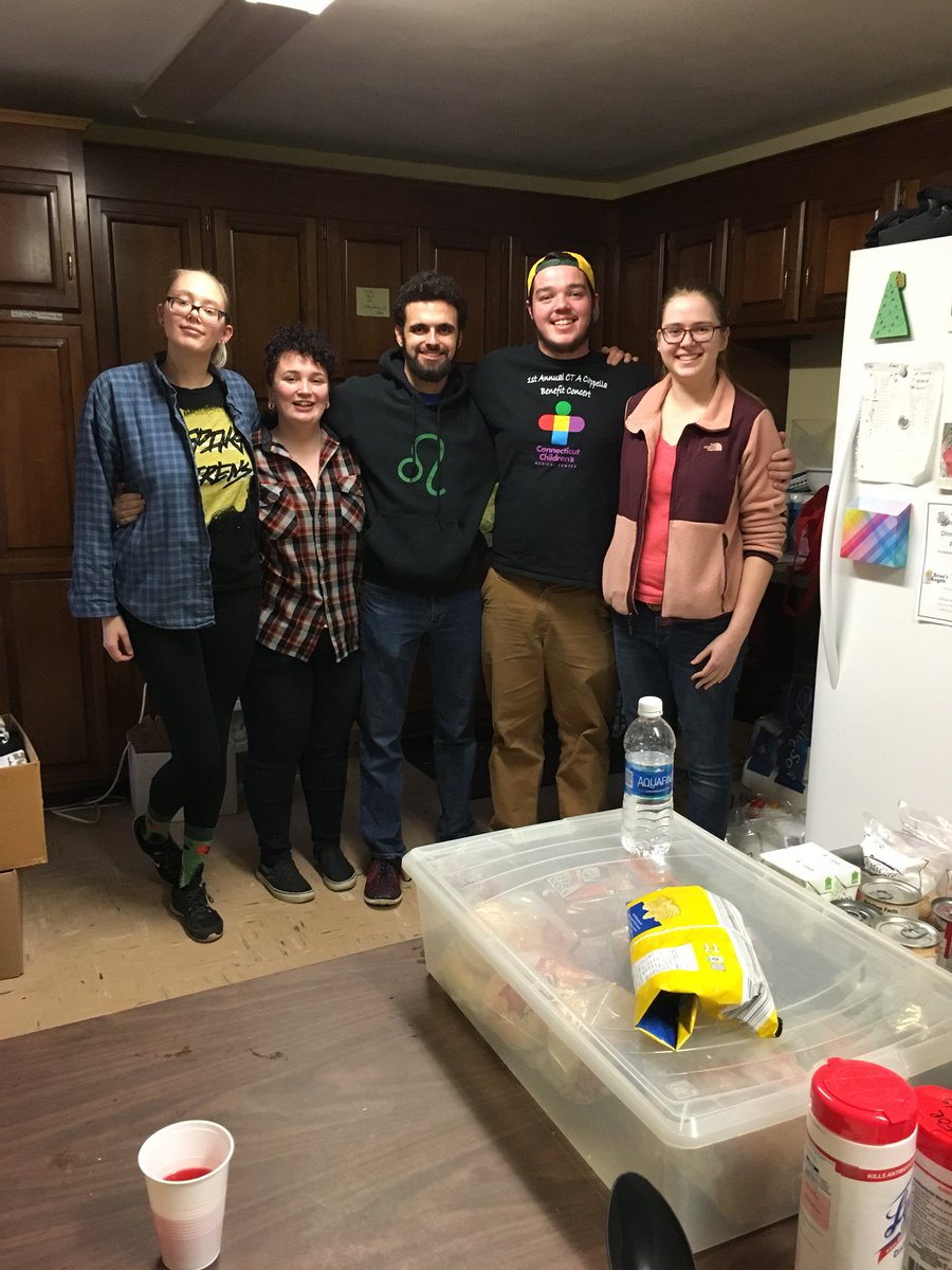 CCSU_Ultimate's tweet photo. #FiveMadeMeDoThis we volunteered at Bryan’s angels https://t.co/txvrPVZyO2