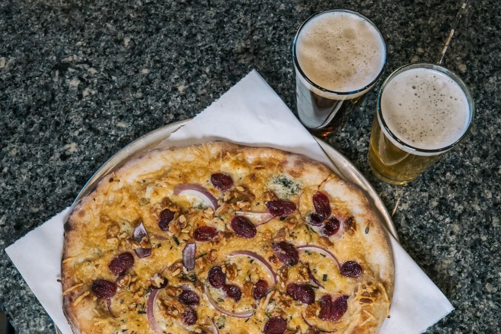 blackbirdfargo's tweet photo. Pizza + Two Beers = $5 Off

Every Thursday 5pm - Close🍕🍻 https://t.co/egDHgnbwyU