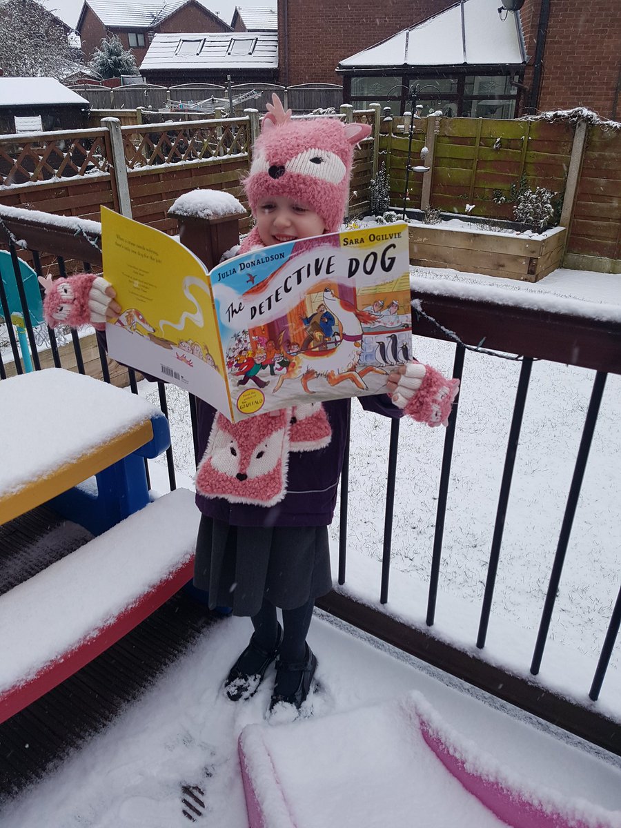 Littlemiss325's tweet photo. @LeighStThomas Charlotte loves to read in the garden come rain or shine (or snow)! 📖❄🌨@LSTCLASS04 https://t.co/9nZfoC7ixC