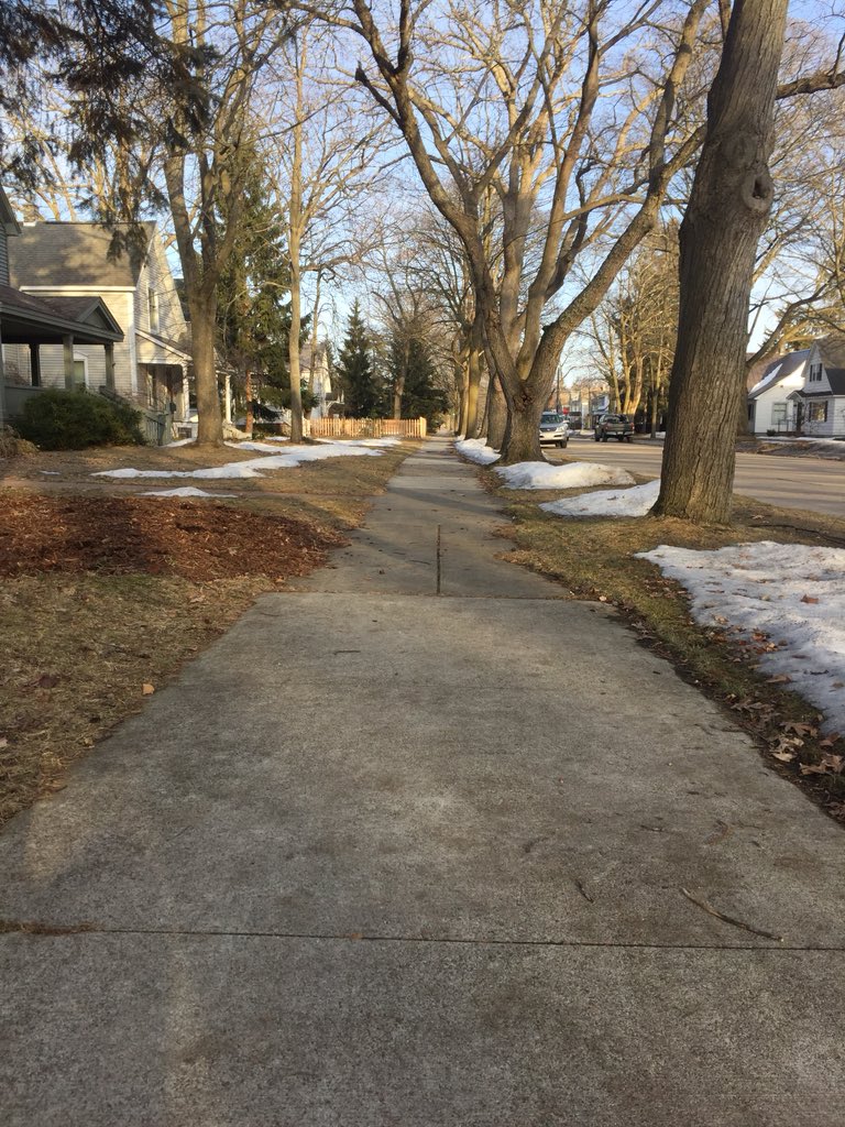 ChrisHinzePT's tweet photo. ☀️ + clear sidewalks = an awesome winter walk Wednesday #walkTVC #Move2work https://t.co/nFgzpry3nz