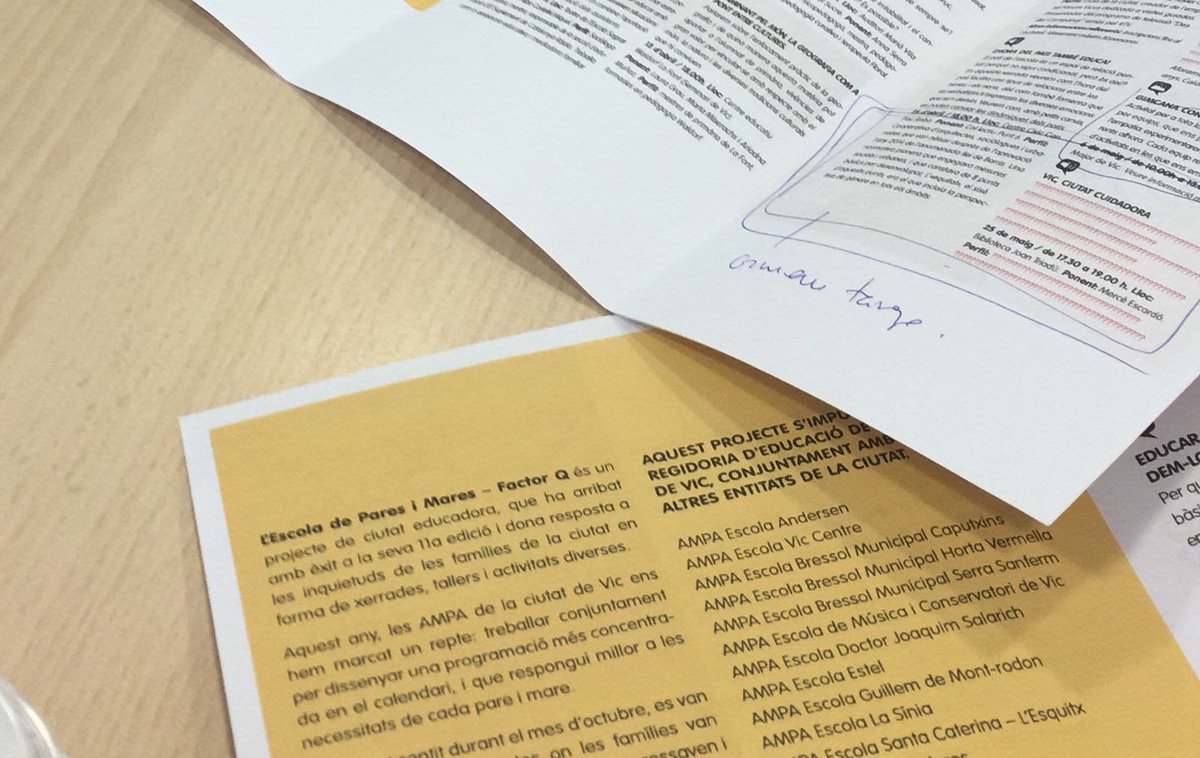 vic_educacio's tweet photo. 📷 Anem treballant juntament amb totes les AMPA de la ciutat de #Vic per poder presentar en breu l’Escola de Pares i Mares 2018 #FactorQ https://t.co/kXRzsrozEH