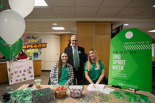 undalumni's tweet photo. After a successful Giving Heart's Day, six more students were awarded $5,000 donor-supported scholarships during UND Spirit Week. #UNDproud #UNDspirit https://t.co/gRYdo7QuBS https://t.co/6eGuXd64Xo