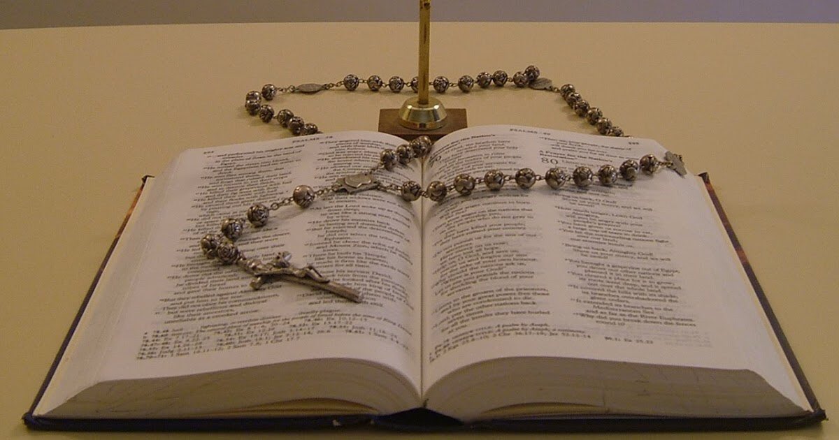 enzobianchi7's tweet photo. Che vergogna utilizzare il Vangelo e il Rosario
per ragioni di interesse elettorale!
questo è spacciare il proprio vuoto
per fedeltà alla religione e ai suoi segni, in verità 
misconosciuti, mai rispettati e mai ubbiditi.
Non è proprio il momento di far finta di niente! https://t.co/vdQqGB9WG7
