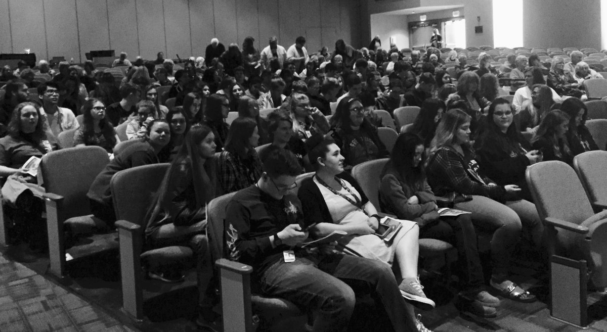 VadaSheidCDC's tweet photo. Great crowd for the FREE showing of Loving Vincent today at @VadaSheidCDC! https://t.co/FT5uRGFfHt