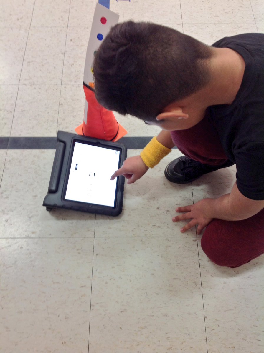 MReevesHancock's tweet photo. Using iPads to score for bowling in PE.
@jwright9805 
@denisedunn247 
#hpsdtigers https://t.co/0aOMEfiSWs