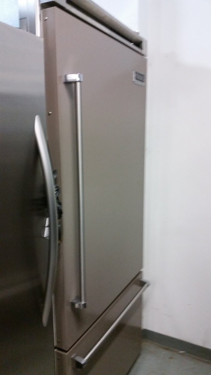StrongManLiquid's tweet image. 36" ONE DOOR STAINLESS STEEL OR PANEL READY FRIDGES HOME SHOW UNITS - $1400 MOREEN 416 747 8410