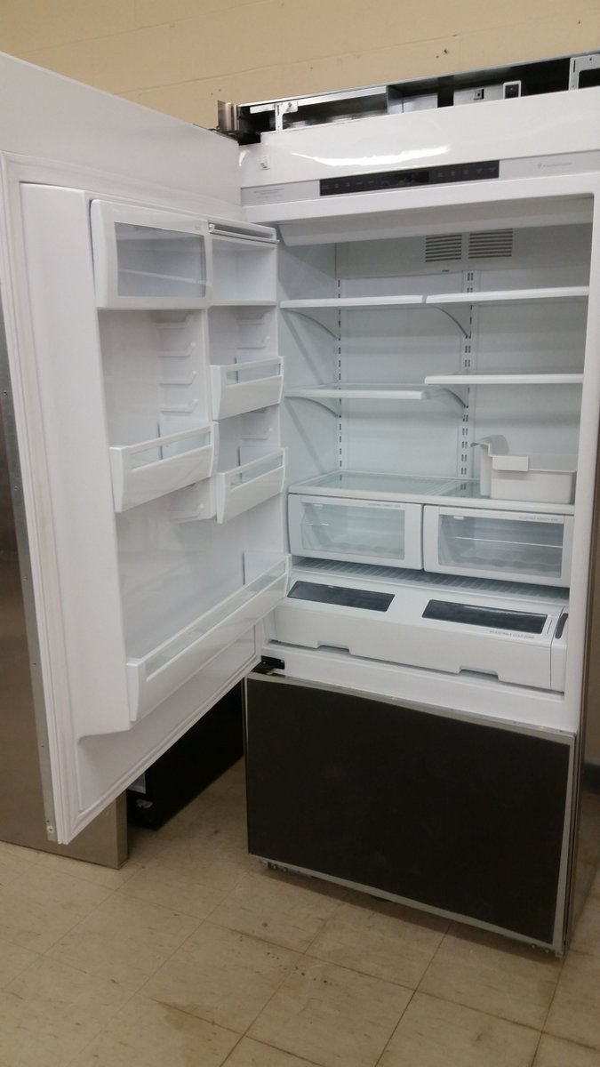 StrongManLiquid's tweet image. 36" ONE DOOR STAINLESS STEEL OR PANEL READY FRIDGES HOME SHOW UNITS - $1400 MOREEN 416 747 8410