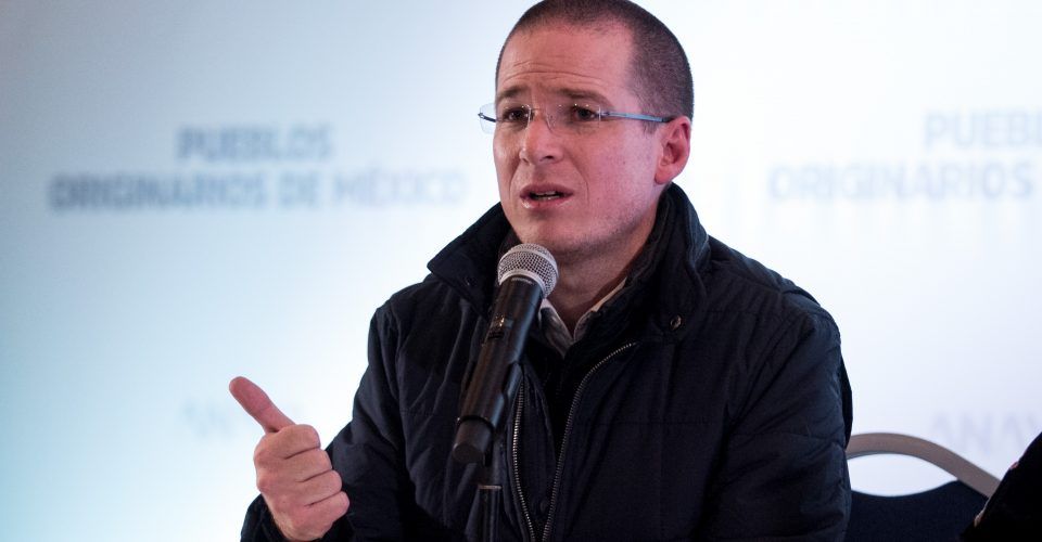 Pajaropolitico's tweet photo. .@RicardoAnayaC retó a la @PGR_mx y al @SATMX a proceder en su contra y demostrar que es culpable de lavado de dinero https://t.co/DtmrAcKcFc https://t.co/4dZM7LSEPn