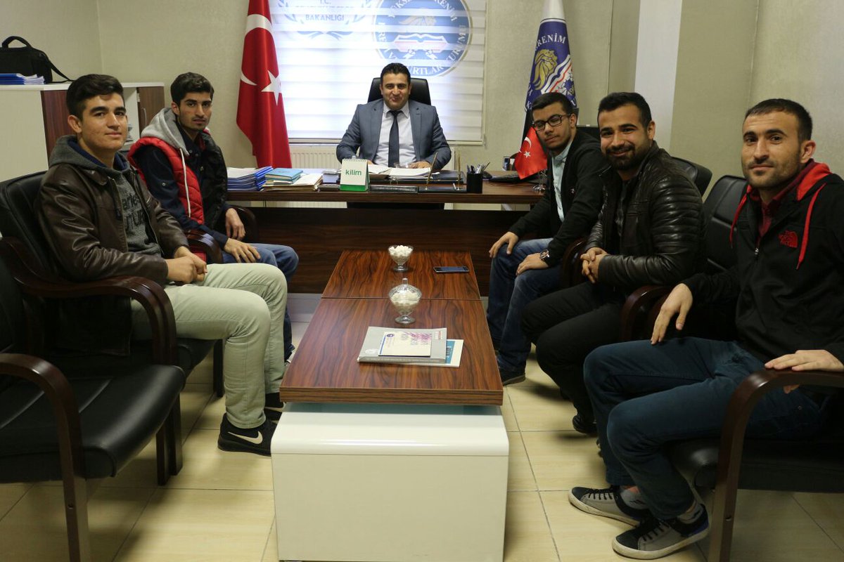 GSB_KYGM's tweet photo. #KYKEcdatToprağında 🌳
🍁Diyar diyar çok şehirler gezdim
Hiç birini senin kadar sevemedim.🍁 
KYK "Tarih ve Medeniyet Gezileri"nin Balkanlar ayağı için hazırlıklar başladı illerde kura zamanı... 🌸Sakarya, Eskişehir, Şırnak, Balıkesir🌸
#KYK1GündeBinYıl https://t.co/HkC1hcISed