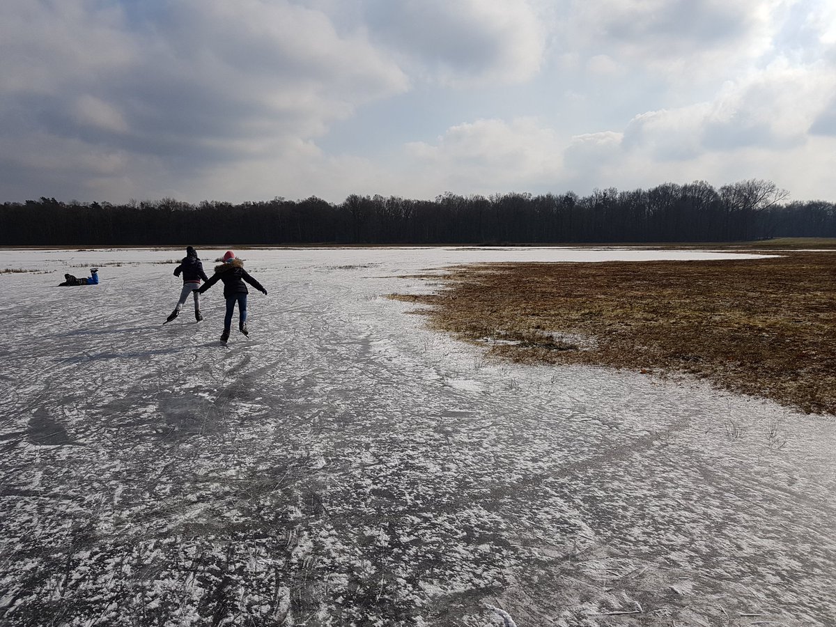 DeMelktapperij's tweet photo. En ook vandaag weer mee op het ijs......warme chocomelk.
#homemade #echtemelk #Haaksbergen #natuurijs #marathonschaatsen #schaatsen #pret https://t.co/PN4XHT56ez