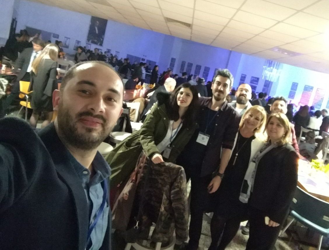 iletisimege1968's tweet photo. Fakültemiz Reklamcılık Bölümü de bir geleneği bozmadı ve 4 yıl üst üste Reklam Kategorisinde en çok ödül alma başarısını devam ettirdi. 🏆🏆🏆🏆 Emeği geçen tüm öğrencilerimizi ve öğretim üyelerimizi tebrik ederiz. 👏👏👏 @iletisimege1968 @UniversiteEge https://t.co/6pturkgx3X