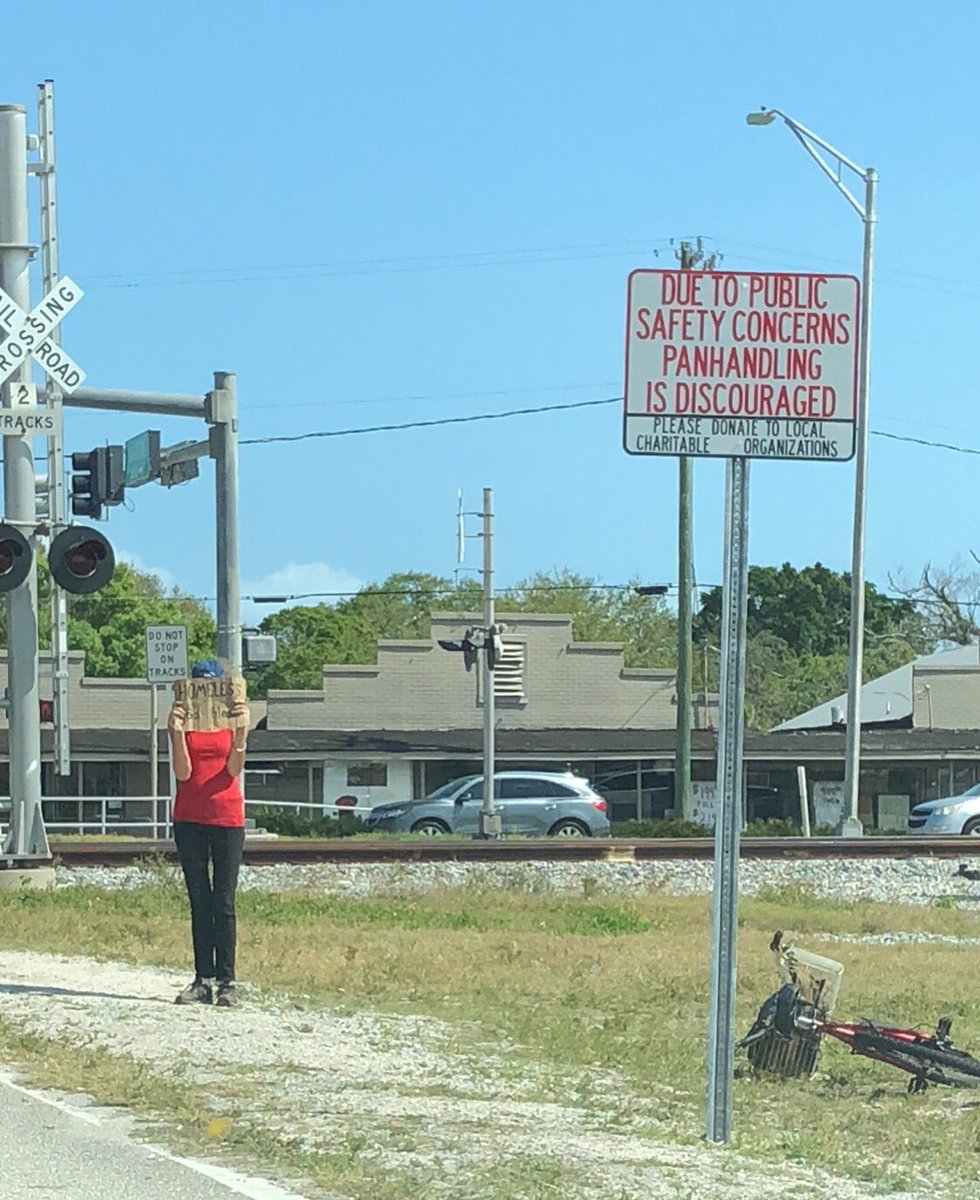 VEROCHICKY's tweet image. Ya the signs are working #panhandler #VeroBeach on Wednesday by airport