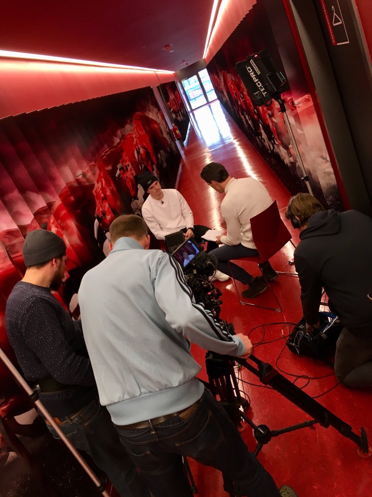 MatthiasBerger_'s tweet photo. Erfolgreicher Drehtag mit Paul #Scharner bei @DieRotenBullen in #Leipzig. Großes Danke an Marcel #Sabitzer, Ralph #Hasenhüttl, Stefan #Ilsanker und Konrad #Laimer - zu sehen ab morgen @ServusTV https://t.co/3k3aPZ7JV8