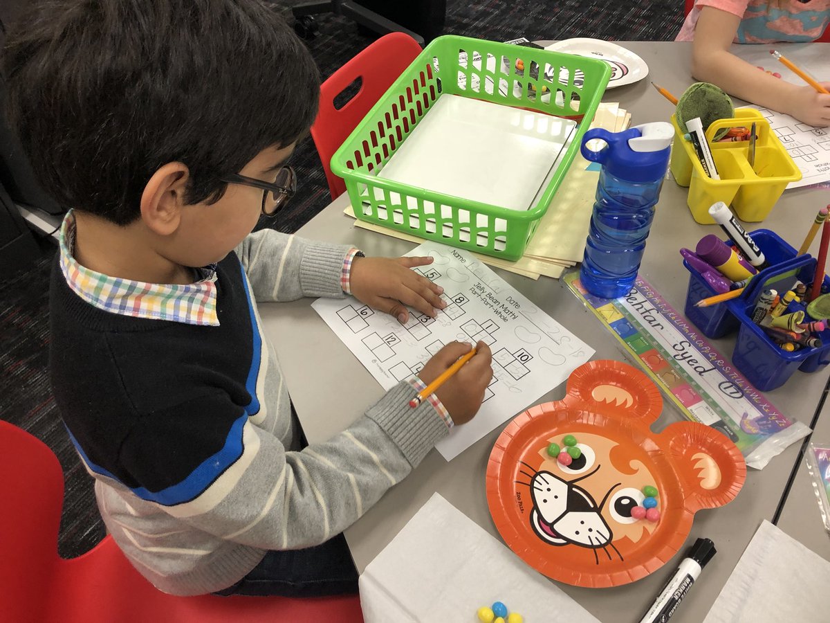 JacksonsJungle's tweet photo. Who knew math could be so yummy! #jellybeanmath #prestonpride https://t.co/MD1TFb15hg