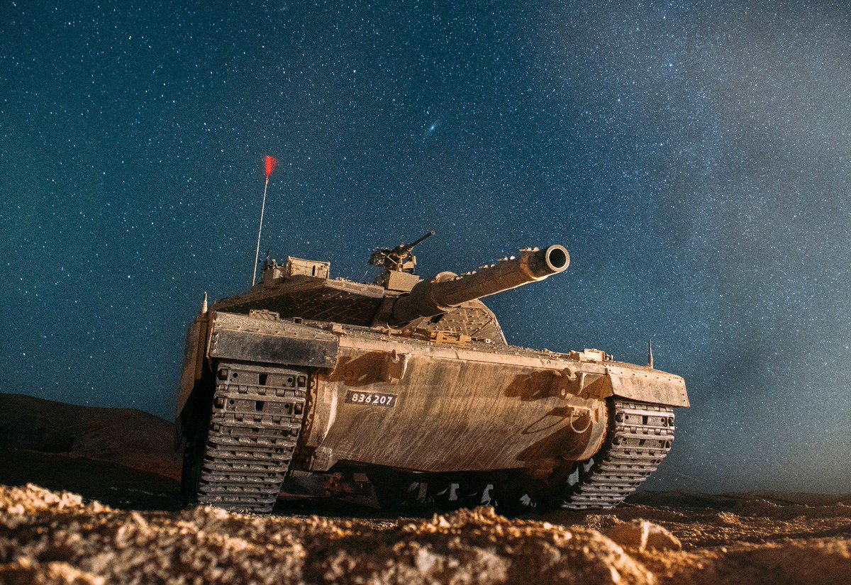 AvichayAdraee's tweet image. وسطَ الظّلام الحالك، هناك من يتواجد بشكلٍ مستمرّ دفاعًا عن الأرض والوطن...

#دباباتنا_عظمتنا