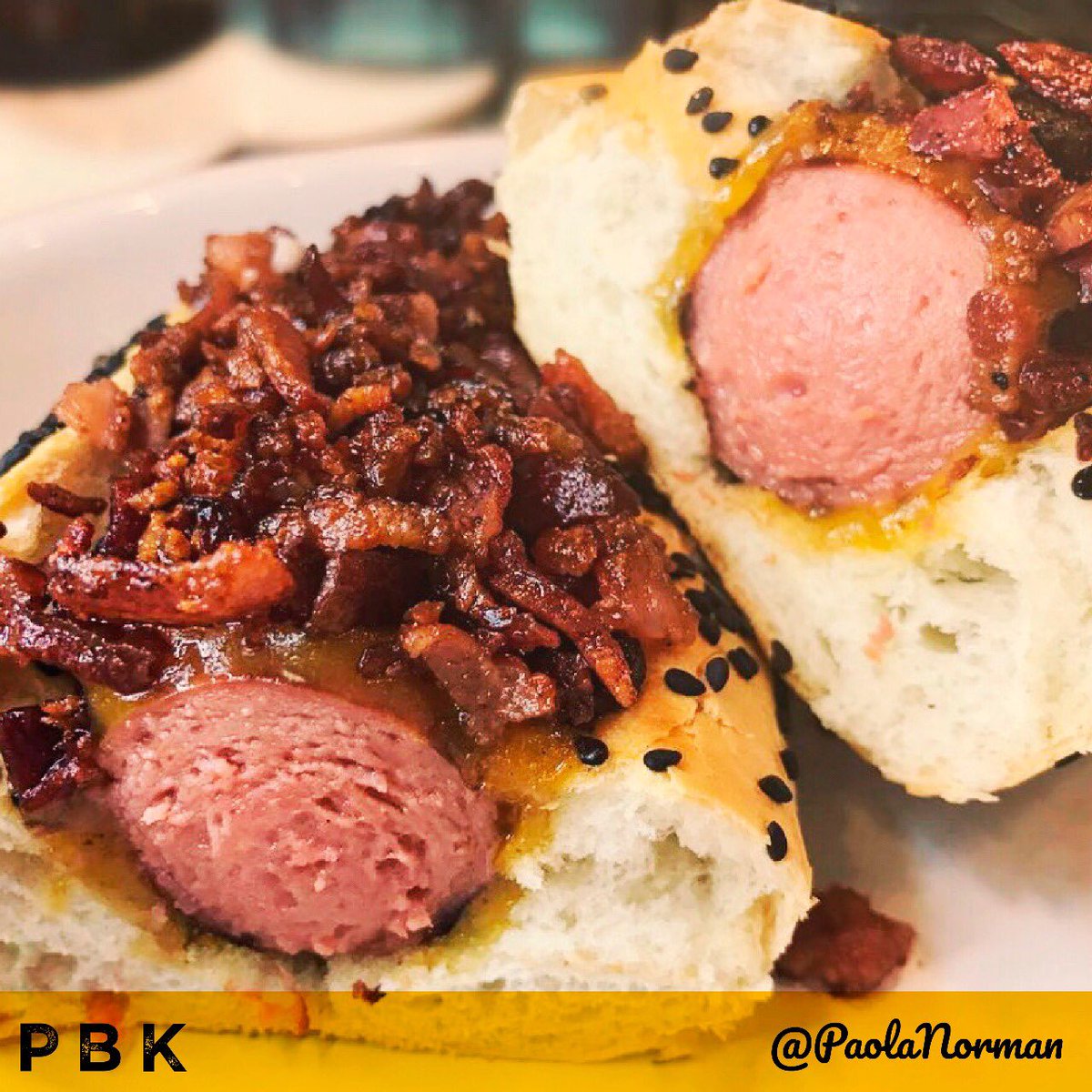 PublicBurgerMx's tweet photo. Esos antojos de media semana incluyen #Tocino🥓? Entonces no te puedes perder nuestro #BaconHotDog 🌭 ! Solo en #PBK! 🤤🤤 foto por @PaolaNorman https://t.co/Z2j9aqxqH2