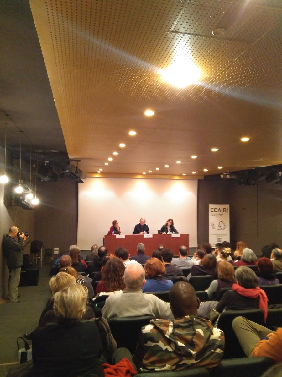 CEAR_PV's tweet photo. Comenzamos la charla "Persones Refugiades:Realitat i Justícia" con Joan Romero y @palomafavieres dentro de la @WPP_valencia #CreaRefugio https://t.co/gF50k4MMza