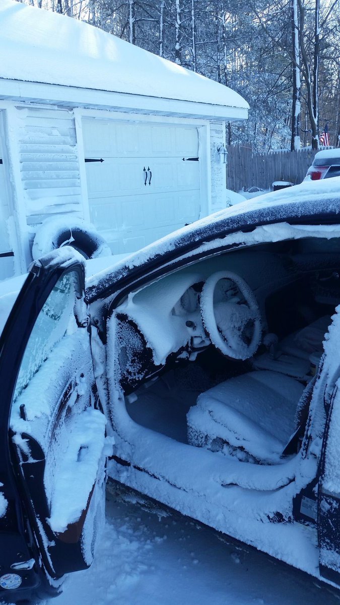 MeganHubbell's tweet photo. #TBT “You closed the car door, right” 😱❄️ #EpicFail #Megle https://t.co/E8JqRJNgdR