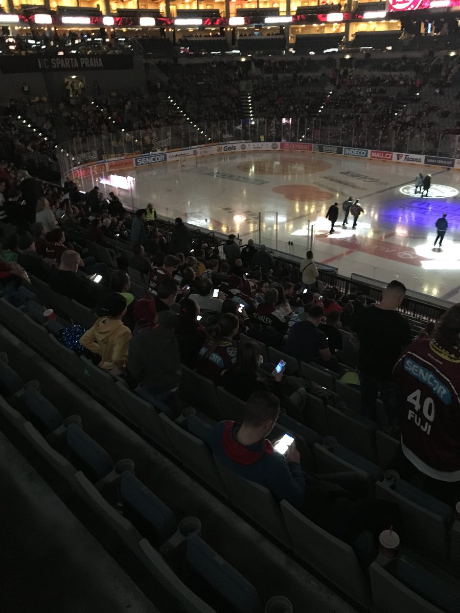malybobr's tweet photo. Ty telefony :-) #hcsparta https://t.co/feSg8IDkMN