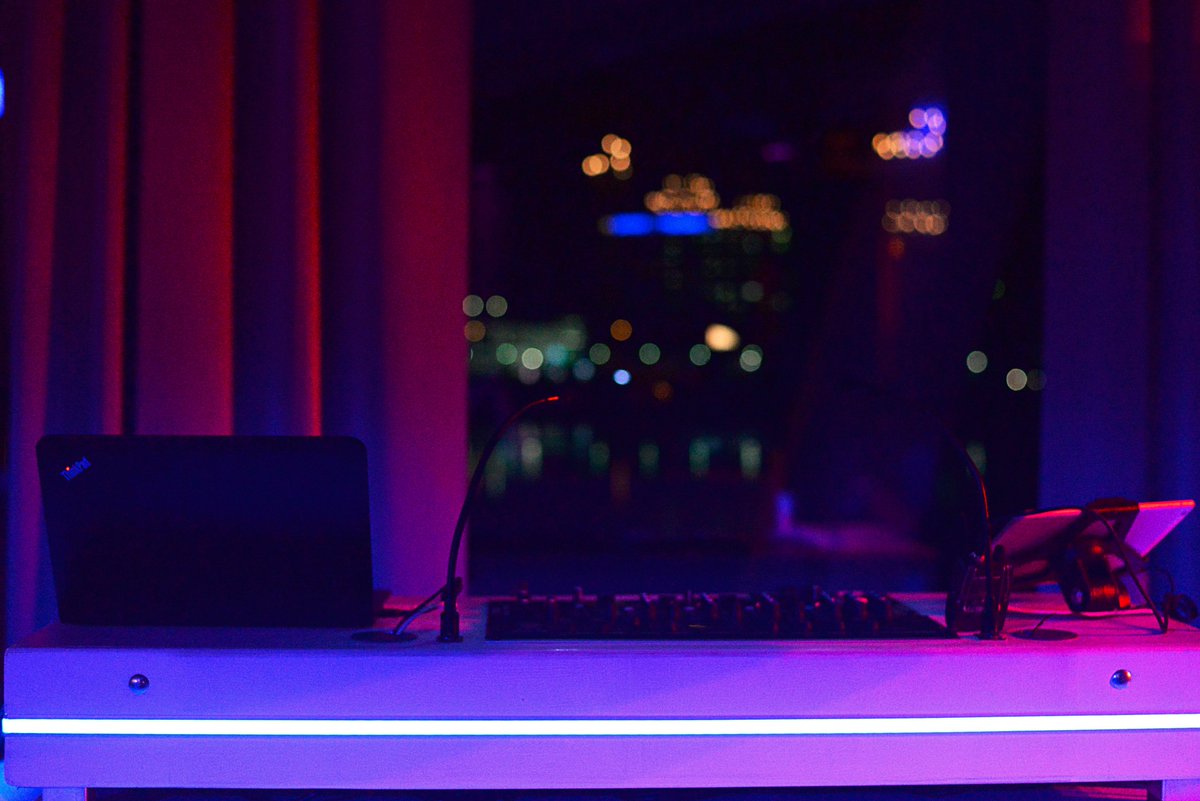 lightupballffm's tweet photo. #tbt #lightup2015 Unser super cooles DJ-Pult damals im #Westhafen! Dieses Jahr in der @RF_VillaKennedy mit neuem Mann am Mischpult!
#lightup2018 #wirfürandere #ehrenamtistleidenschaft https://t.co/LRkGkKZrer