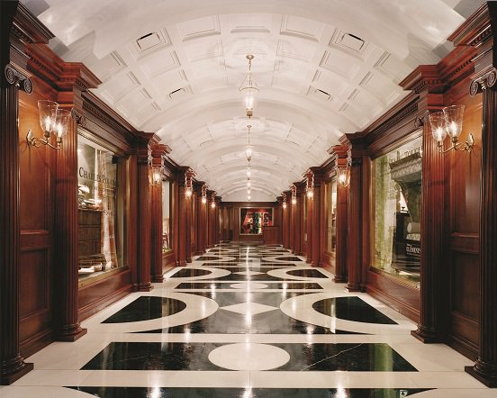 LawlorMedia's tweet image. #SpringDecorations: Get your design inspiration from the #NewCollections at the #Iconic @DandDBuilding ! bit.ly/2FFkJDU