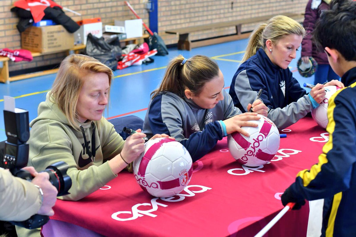 LOSC_Feminines's tweet photo. 📸 dans le cadre d’une action avec #Apreva et le club de #Sequedin, @rachelsaidi6 @JustineBauduin8 et Floriane Azem ont participé à une séance de dédicaces ce mercredi après-midi 🖍 https://t.co/H3iEO2WM7K