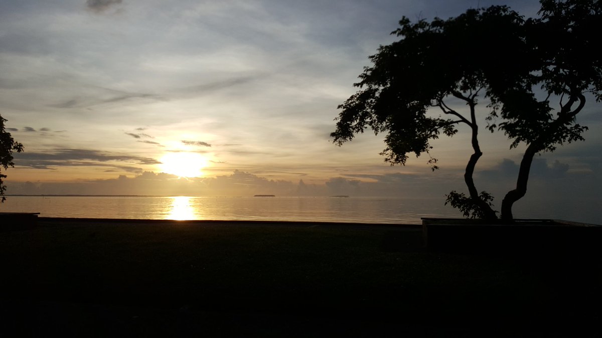 RKSOldScholars's tweet photo. Fiji su rise along Queen Elizabeth Drive https://t.co/qKgBJ74yOp