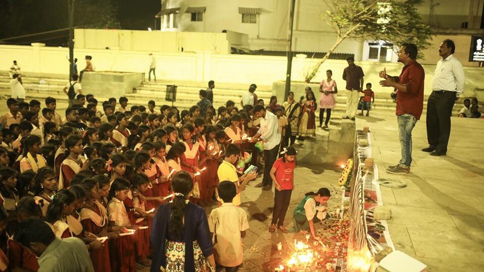 syedrasheed9's tweet photo. Pondicherry people’s pray for Syria 🇸🇾
#SaveHumanity #praysyria🙏🏼😔@MyPondicherry @LMKMovieManiac @ThanthiTV @mohandreamer @pudiharicharan @vp_offl https://t.co/nCkAcqqUYb