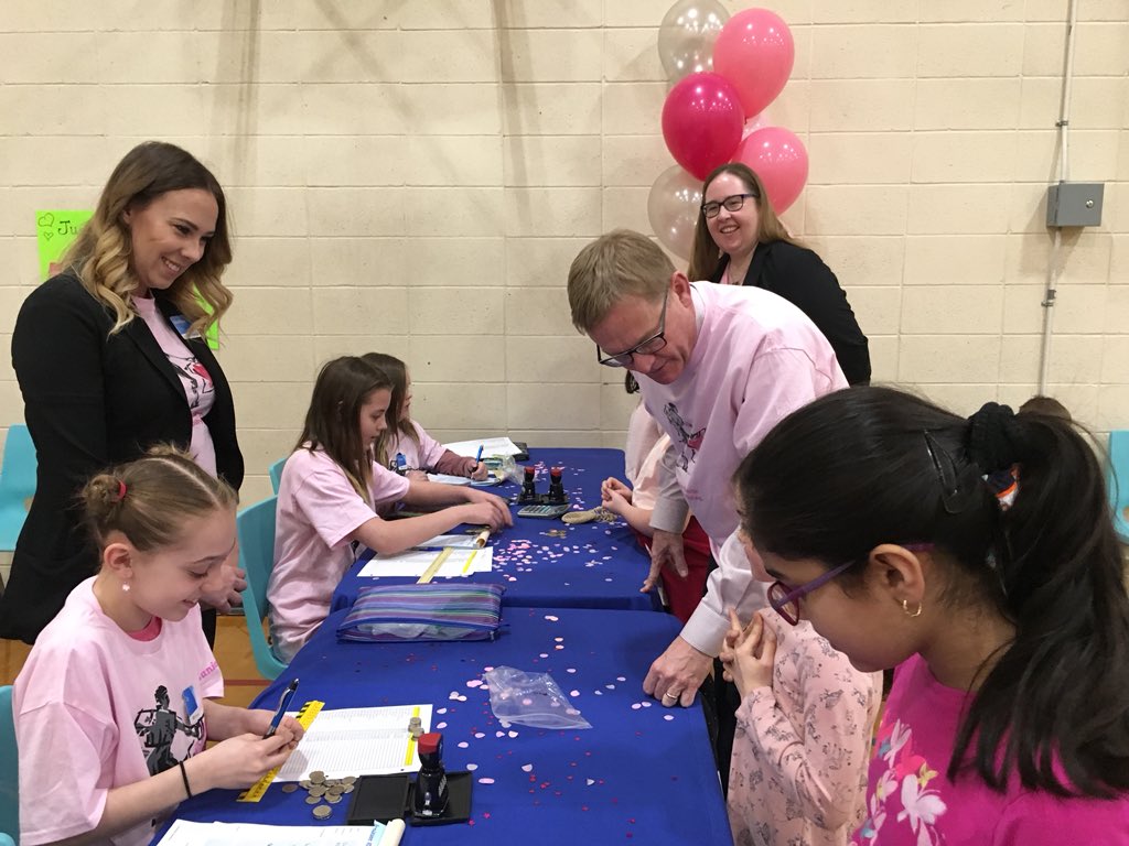 davideggenAB's tweet photo. I was so pleased to join students and my colleague @ChristinaNDP at Greenview School today to celebrate Pink Shirt Day. Our government will continue to make our schools a safe place for all students #PinkShirtDay https://t.co/xPQBvFOgJT