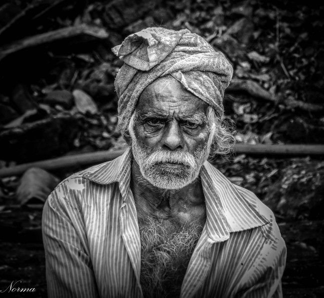 Vorige week werd Sri-Lanka getroffen door overstromingen, waarbij honderdduizenden mensen werden getroffen. Columbus reisreporter Dragonfly fotografeerde deze man die net als vele anderen zijn huis moest verlaten.

buff.ly/2t2pK6H

 📸Dragonfly