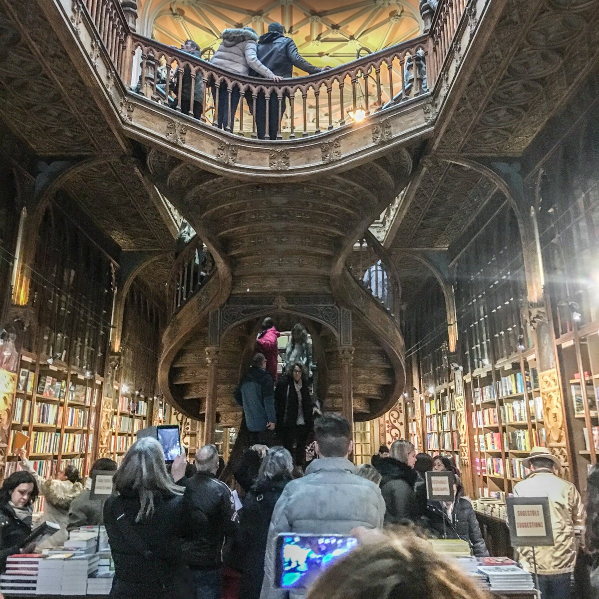 Erovet_eu's tweet photo. 🙋🏻‍♀️3rd day in #Portugal🙋🏻‍♂️ Today we have been in #Porto, an amazing city with amazing people.
It has been very interesting to see so much of this beautiful city, we've learned a lot!
#EROVET #VET @EUErasmusPlus @GLOBALleida @etlleida @sepiegob @EDlleida @lkosnabrueck https://t.co/AnALbV3Dqw