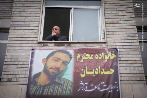 farnosh123's tweet photo. تشییع پیکر شهید خیابان پاسداران محمد حسین حدادیان
  #یران
  #دراویش_گنابادی
  #گروهک_تروریستی_منافقین
  #گلستان_هفتم
  #golestan7 
  #خیابان_پاسداران https://t.co/K4ciZ2cPcS