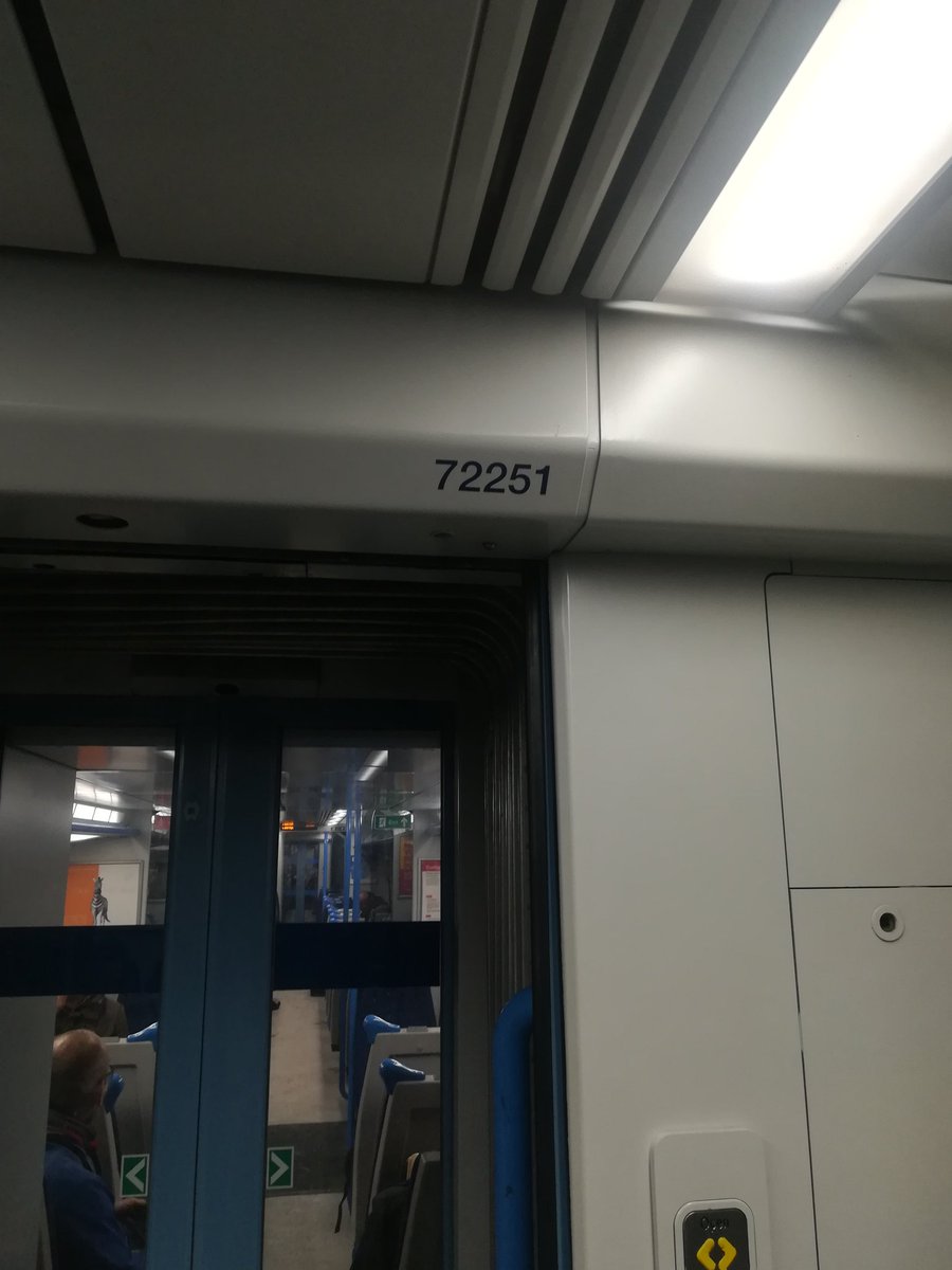 b0akes's tweet photo. @GNRailUK no heating in carriage. https://t.co/FmaR40I7nN