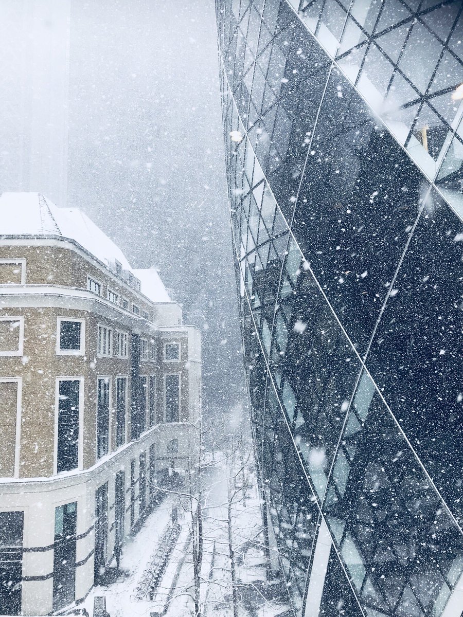shinefilmstv's tweet image. Obligatory snowing post 
#snow #snowing #itsreallycold #london #film #production #filmproduction