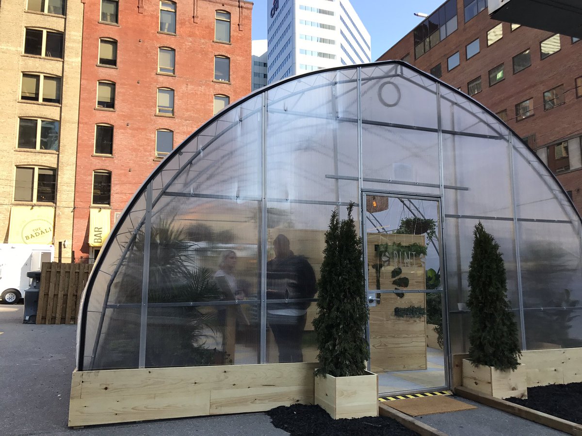 CourtneyGBerg's tweet photo. The cutest set up downtown #getplnted @BecelCA 👌🏼💫✨ https://t.co/blnF8uKt4J