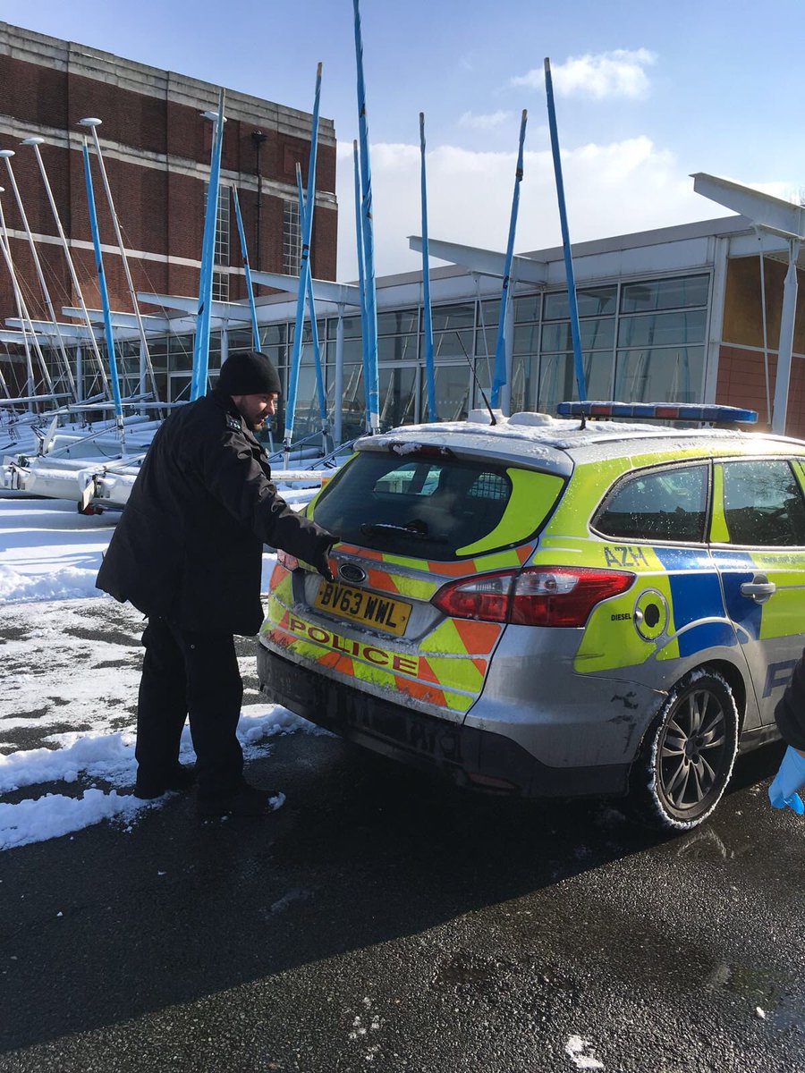 MPSHackney's tweet image. A short trip later the #HackneySwan was safely brought to @woodberrywet - our local reservoir