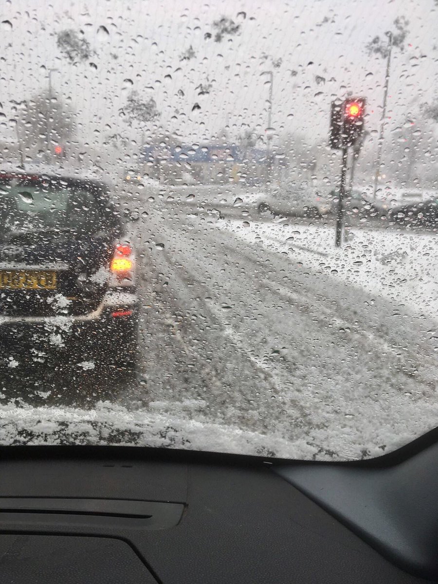 xnatlfield2x's tweet photo. Snowy days #uksnow https://t.co/zM2XTkCGDQ