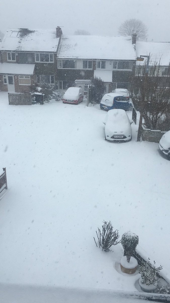 xnatlfield2x's tweet photo. Snowy days #uksnow https://t.co/zM2XTkCGDQ