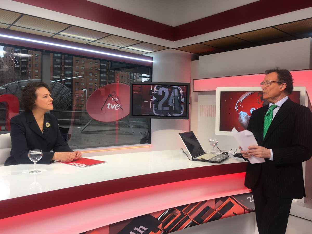 PSOE's tweet photo. 📺 "El sistema público de pensiones no puede mantenerse solo con cotizaciones, hay que tomar medidas. Proponemos reordenar gastos, más empleo y de mayor calidad y aumentar los ingresos vía impuestos. Por ello hemos planteado el impuesto a la banca" @mvalerio_gu en @24h_tve https://t.co/DW2fNaxFWE
