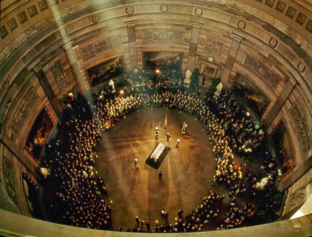 GlobalSchmidt's tweet photo. So when did we start giving religious leaders a state funeral?  Separation of church and state used to be a founding principle of our country... #BillyGraham #freedomofreligion #FreedomOfSpeech https://t.co/U8kakQ0a2X
