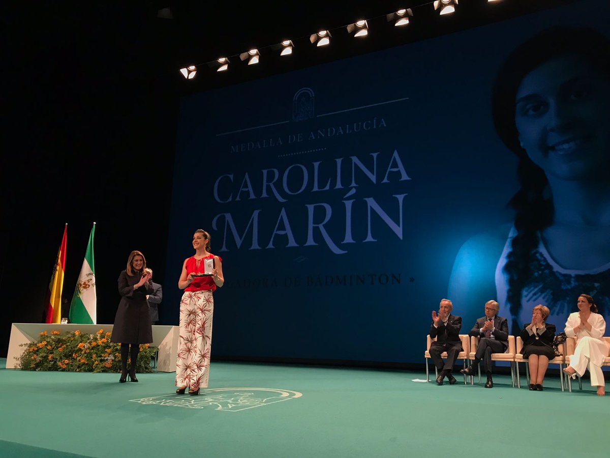 CarolinaMarin's tweet photo. Feliz día de Andalucía! Emocionada por haber recibido hoy la medalla de Andalucía 💚⚪💚 GRACIAS! 🏅 https://t.co/zMZFI5TWgA